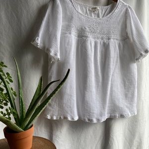 BeachLunchLounge Blouse- light top with detailing